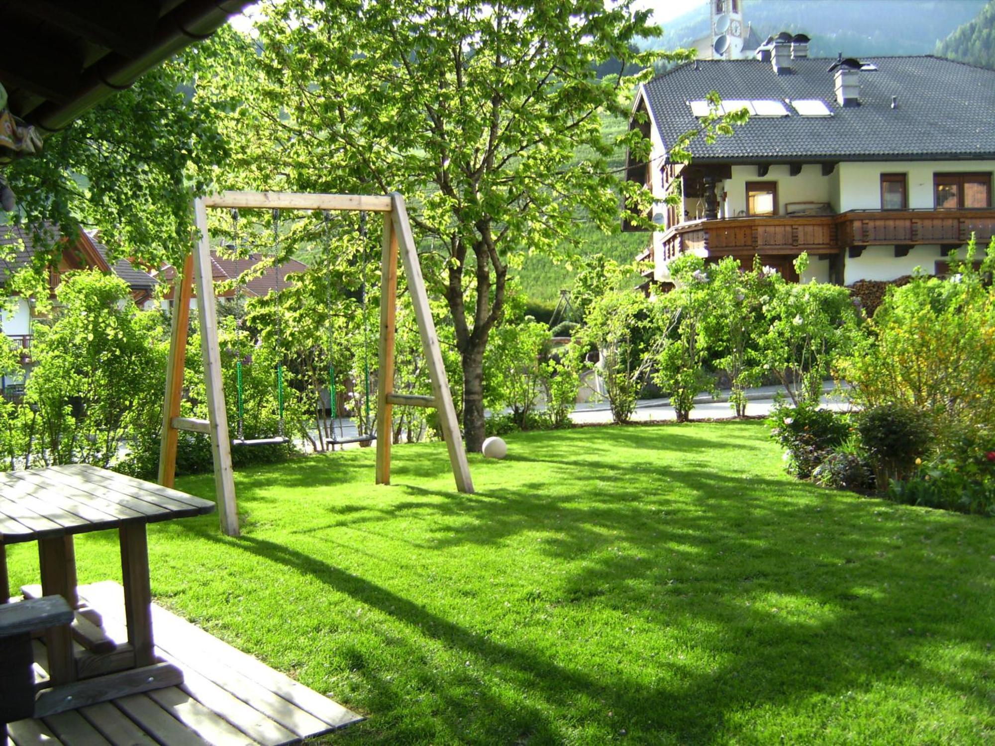 Appartements Haus Bachmann San Candido Exterior foto
